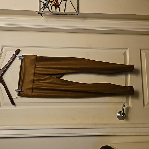 Lululemon Gold Align yoga pants - Picture 1 of 4